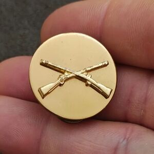 Cool Vintage 1940s WW II US Infantry Crossed Rifles Brass Pin